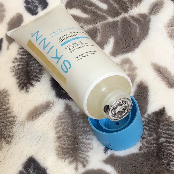 🌿 Skinn® Cosmetics Non-Negotiables GREEN TEA + MINT CLEANSER, 4oz - Picture 3 of 4